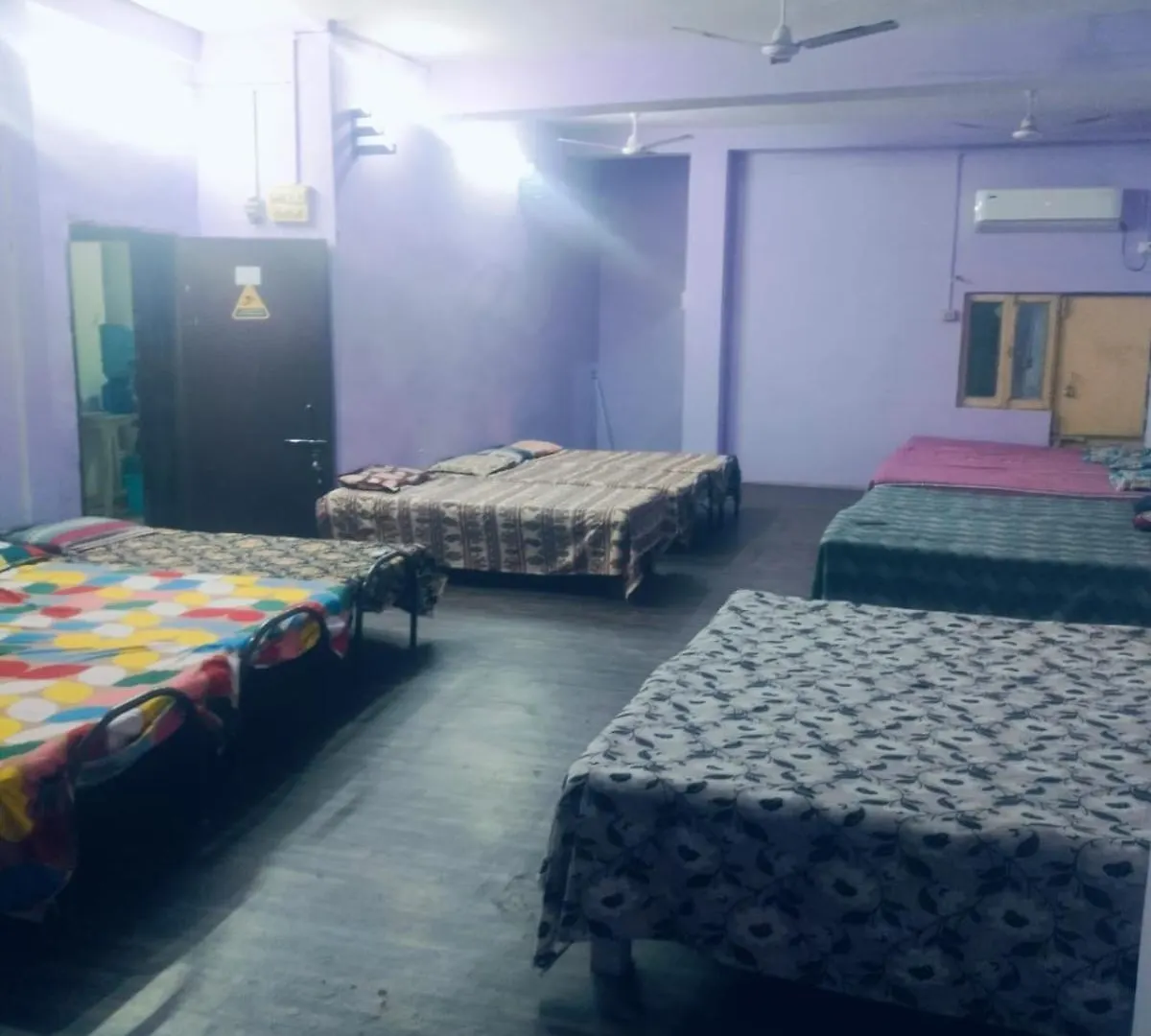 Sakhambari A To Z Services Samridhi Hall Varanasi Gæstehus